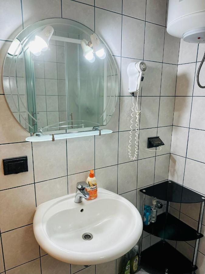 Front One Bedroom (adults Only) Appartement